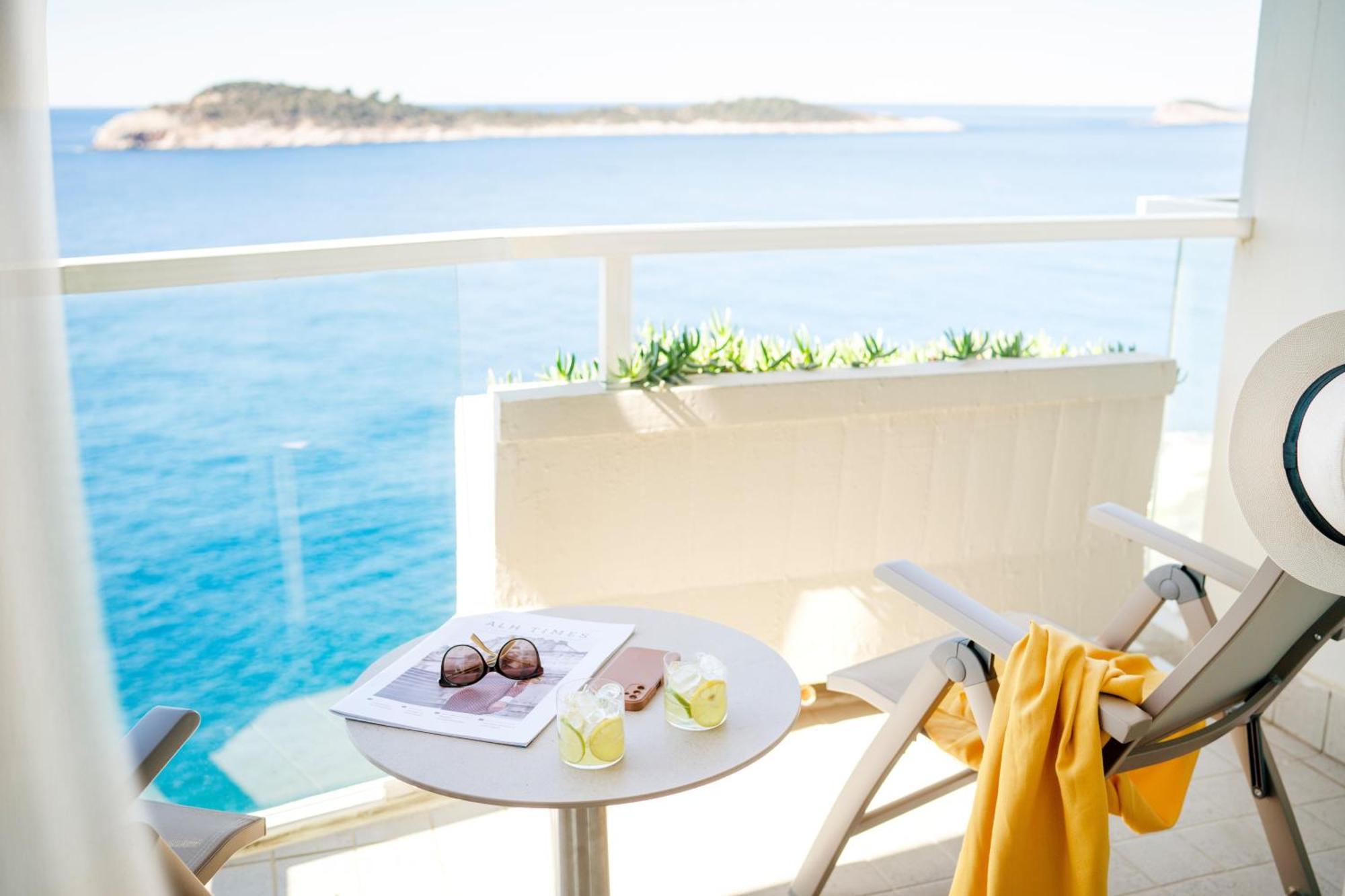 Deluxe Plus Room with Sea view and Balcony